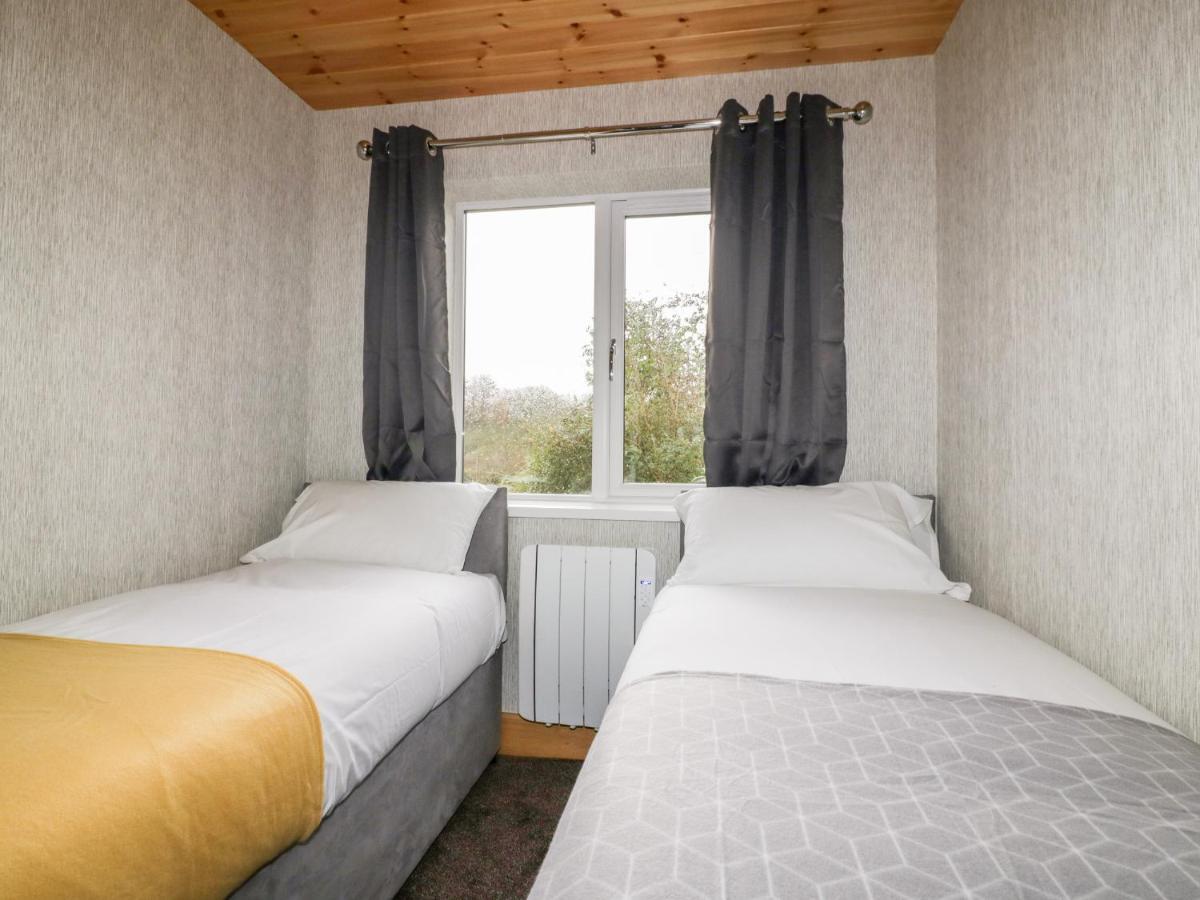 Lodge Two Truro Bagian luar foto